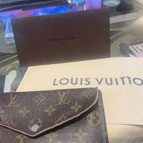 Louis Vuitton Vintage Monogram Wallet - Picture 3 of 7